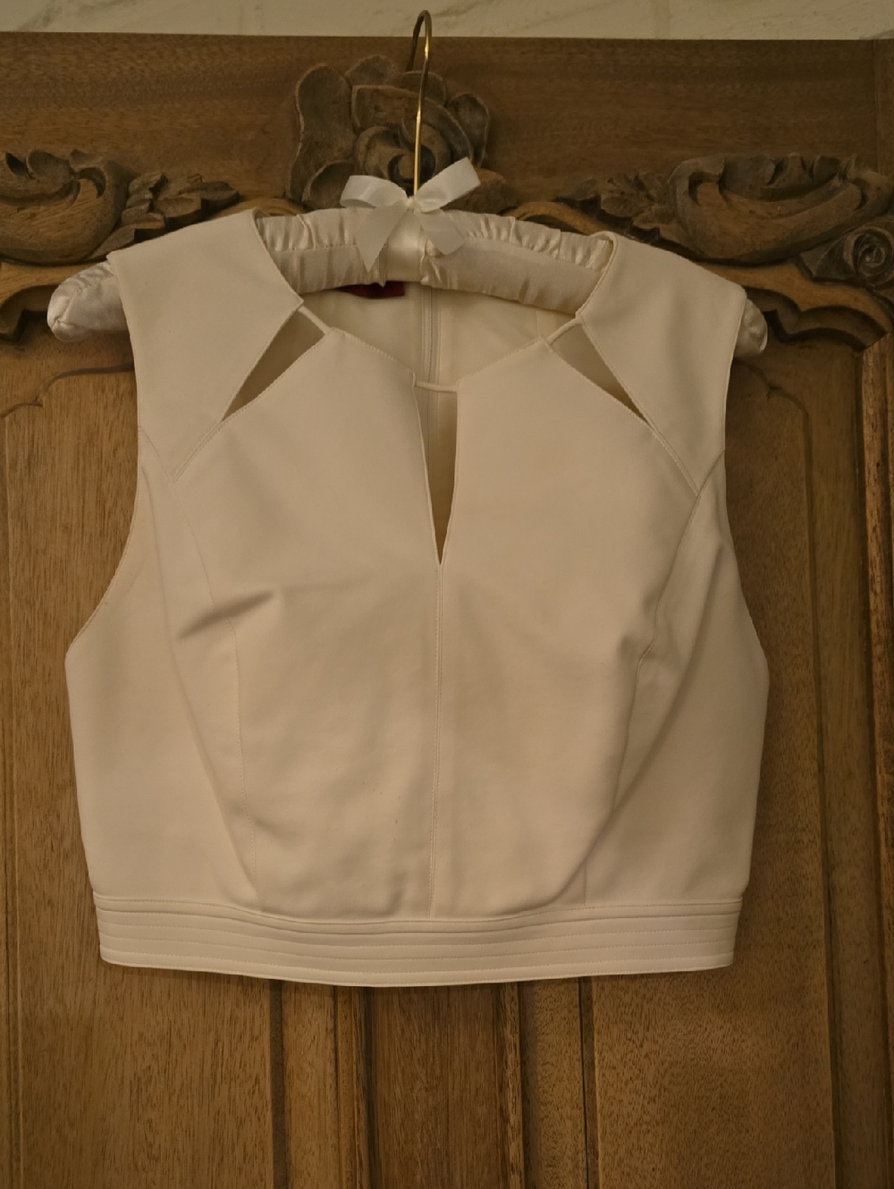 Tamara Mellon Cream Sleeveless Cutout Crop Top